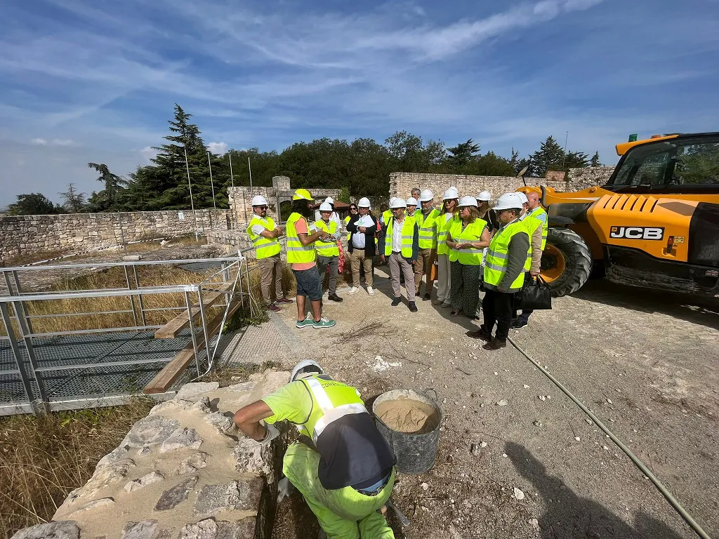 Las obras en El Castillo mejorarán su accesibilidad y fomentarán sus usos culturales y deportivos