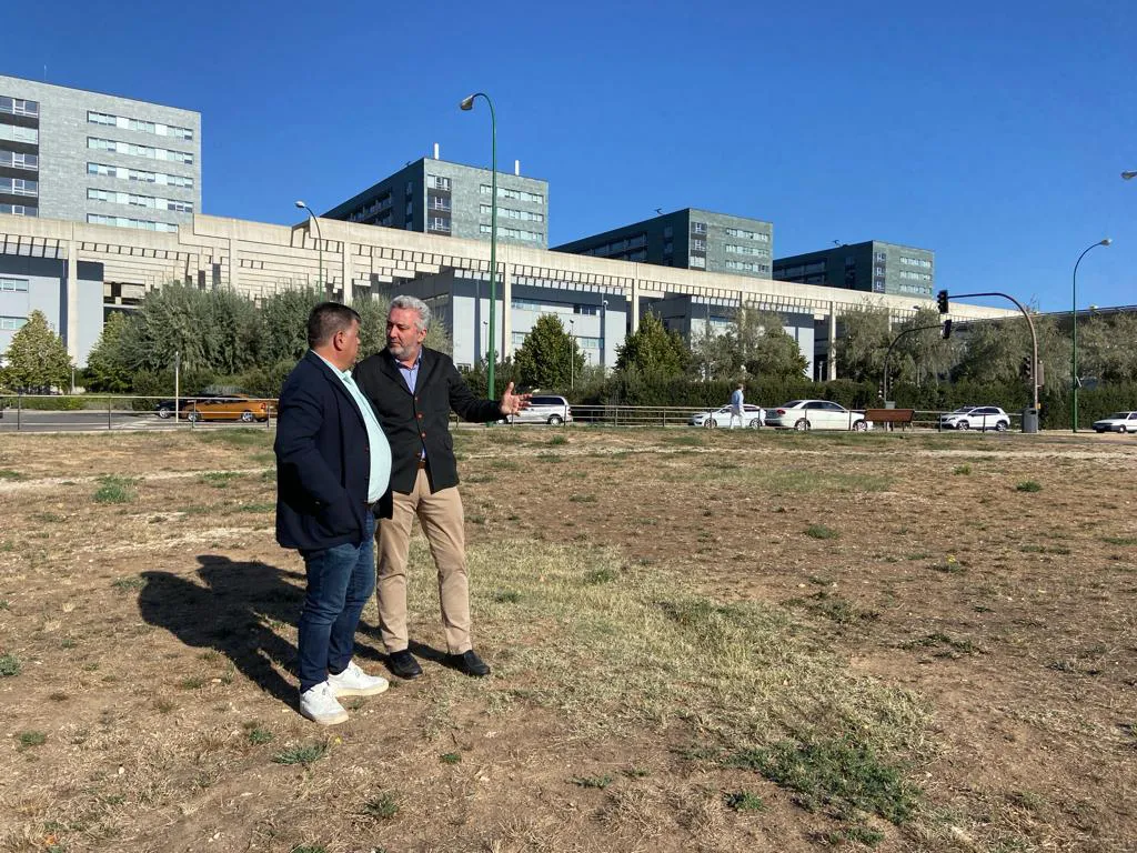 El Equipo de Gobierno trabaja en un proyecto sociosanitario y ambiental en la parcela dotacional frente al HUBU