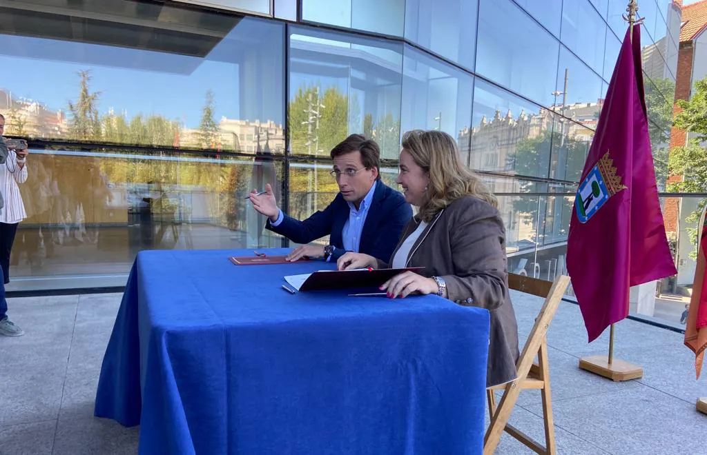 El alcalde de Madrid y la alcaldesa de Burgos firman un convenio para unir sinergias entre ambas ciudades