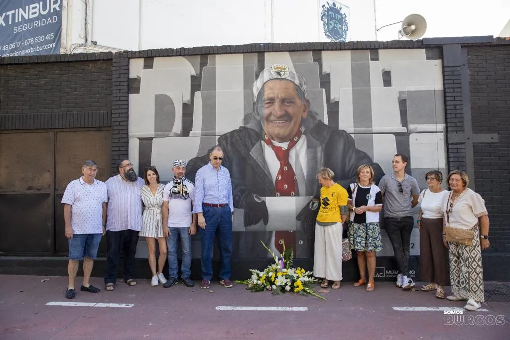 La Federación de Peñas del Burgos CF presenta el mural de homenaje a Piné