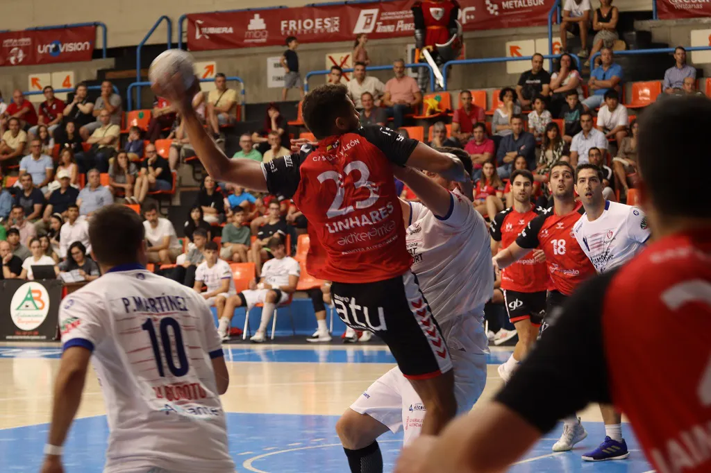 Sólida victoria del UBU San Pablo Burgos frente a Alicante (31-21)