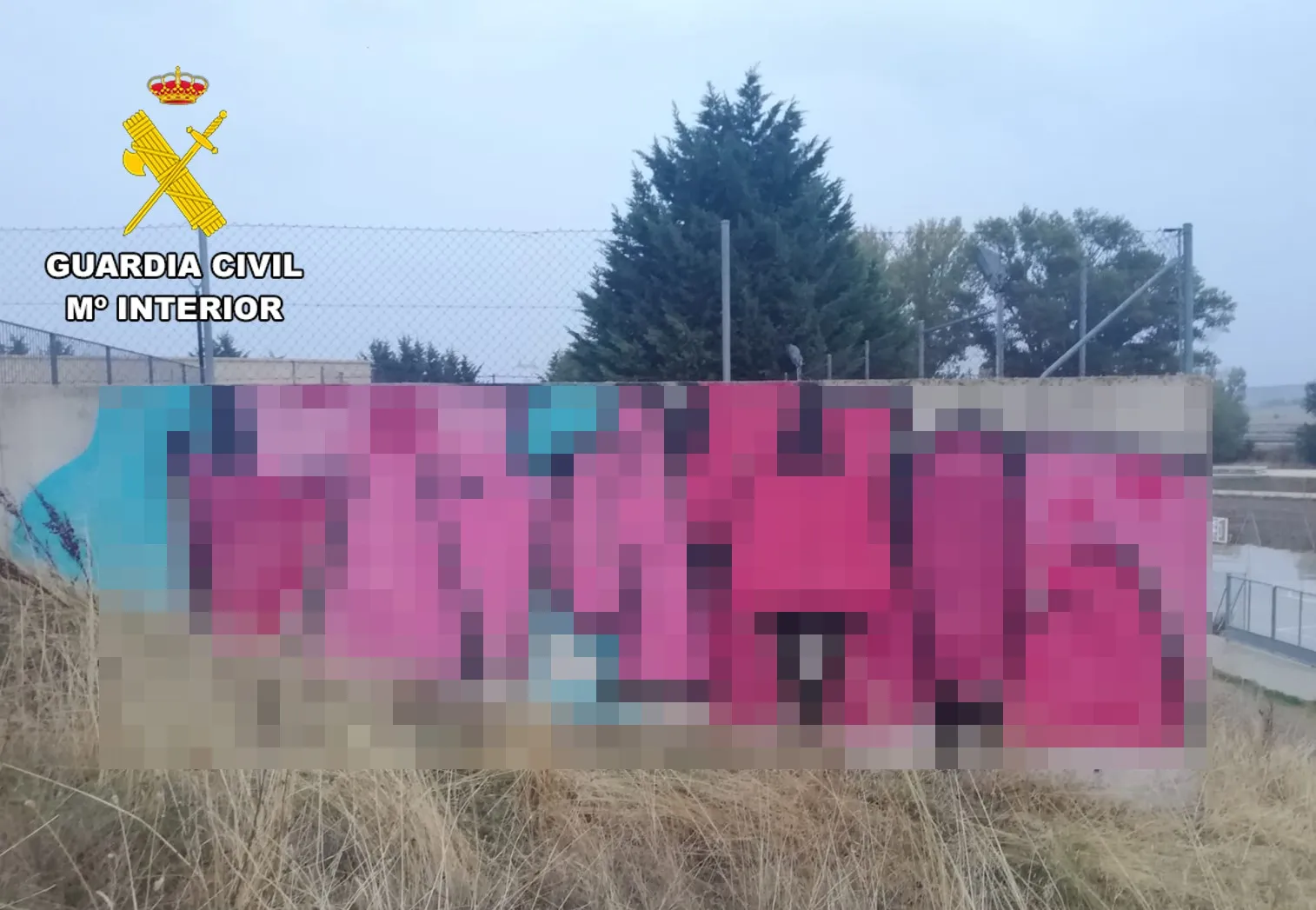 La Guardia Civil denuncia a cuatro grafiteros que realizaron pintadas en una urbanización