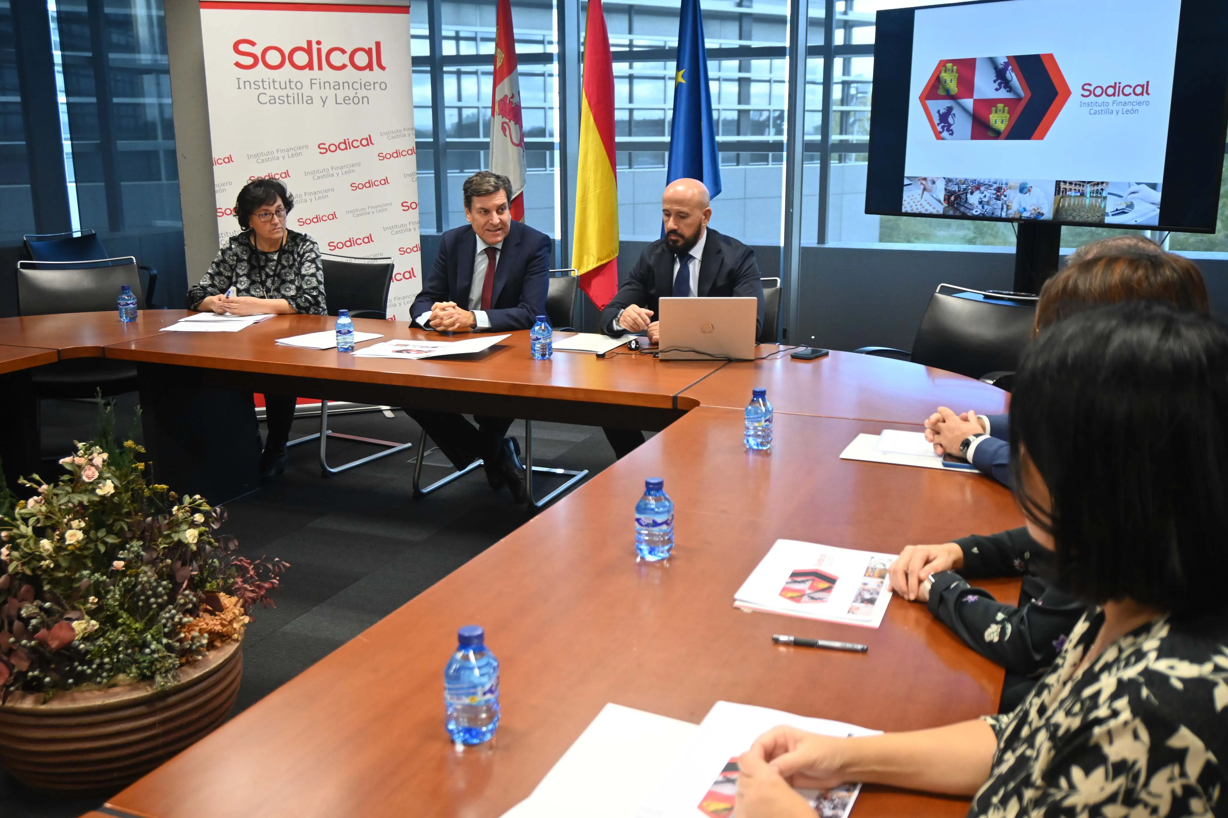La Junta financia con más de 326 millones de euros a 223 empresas