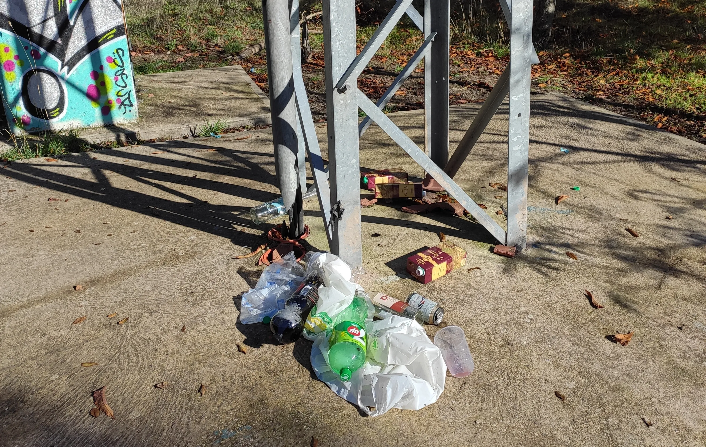 Recogen 1.000 kilos de basura en el Polígono Industrial Burgos Este