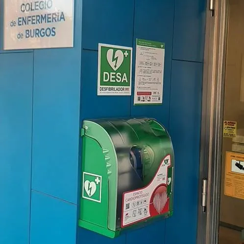 El Colegio de Enfermería de Burgos ofrece un desfibrilador durante 24 horas al día