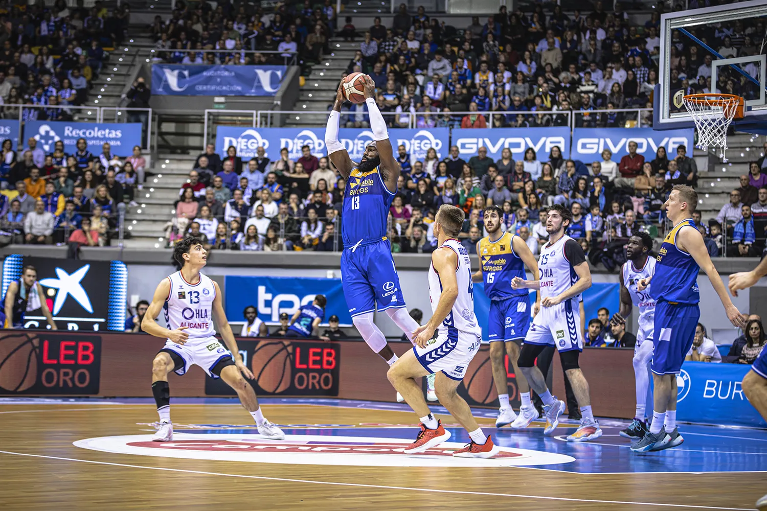 Baloncesto Burgos: 98-95. El líder se impone en un peleado encuentro