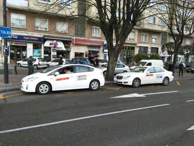 El PSOE no quiere que empresas privadas puedan entrar en el sector del taxi en Burgos