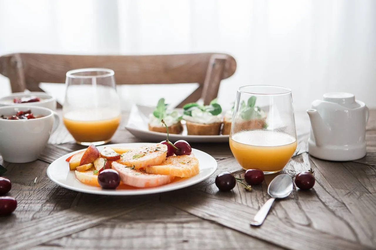 Desayunar y cenar temprano podría reducir el riesgo cardiovascular