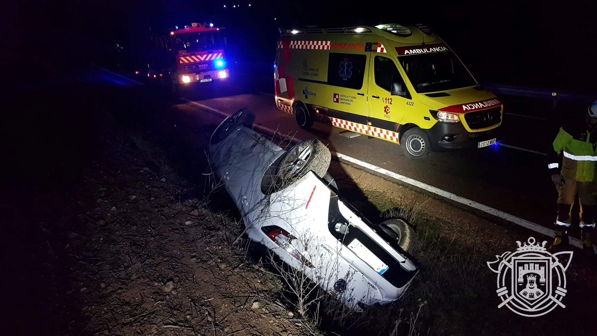 Un coche sale de la vía y vuelca en Villariezo