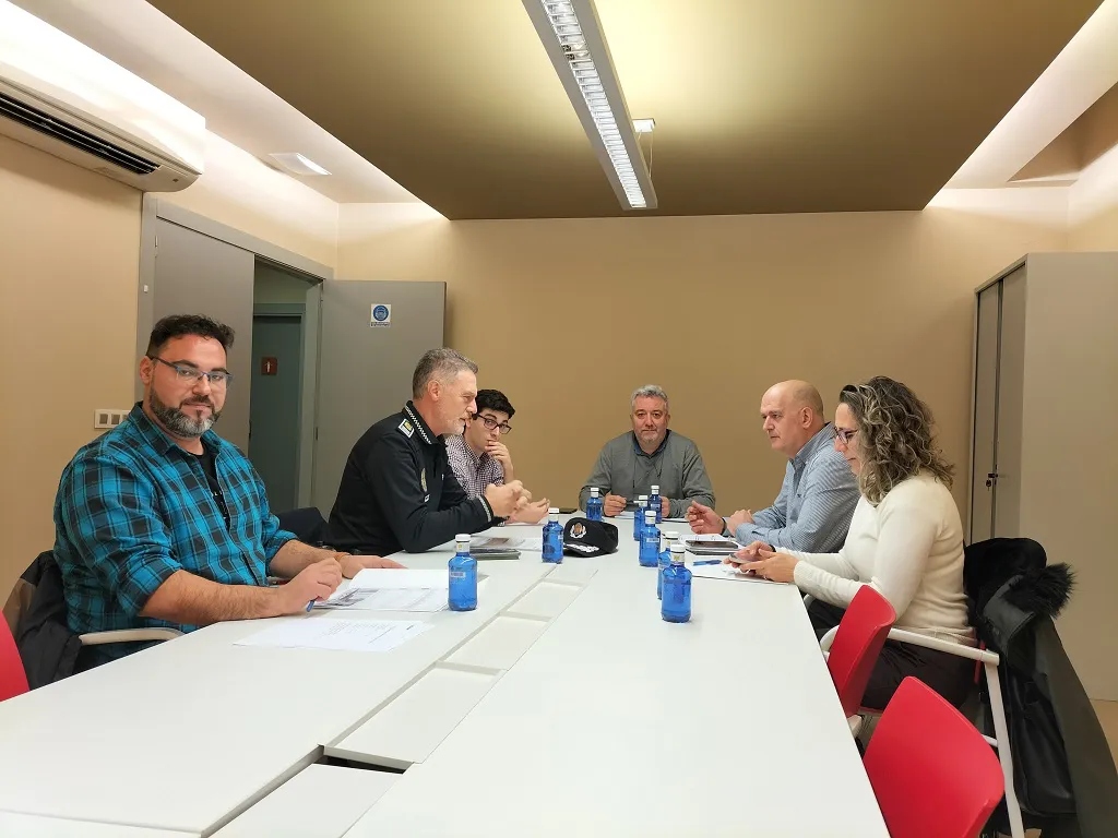 El Ayuntamiento acuerda con los hosteleros una serie de medidas para mejorar la recogida ‘puerta a puerta’