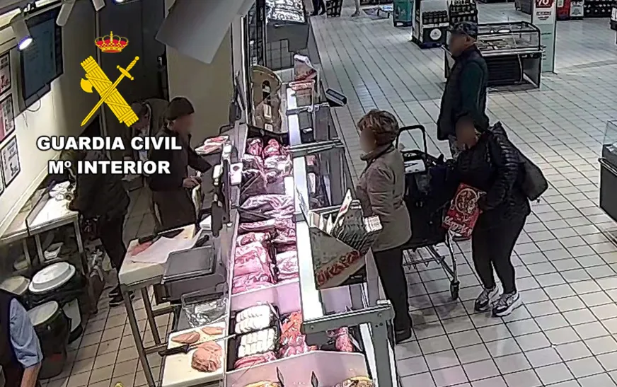 La Guardia Civil desarticula un grupo criminal especializado en robos y hurtos a clientes de superficies comerciales