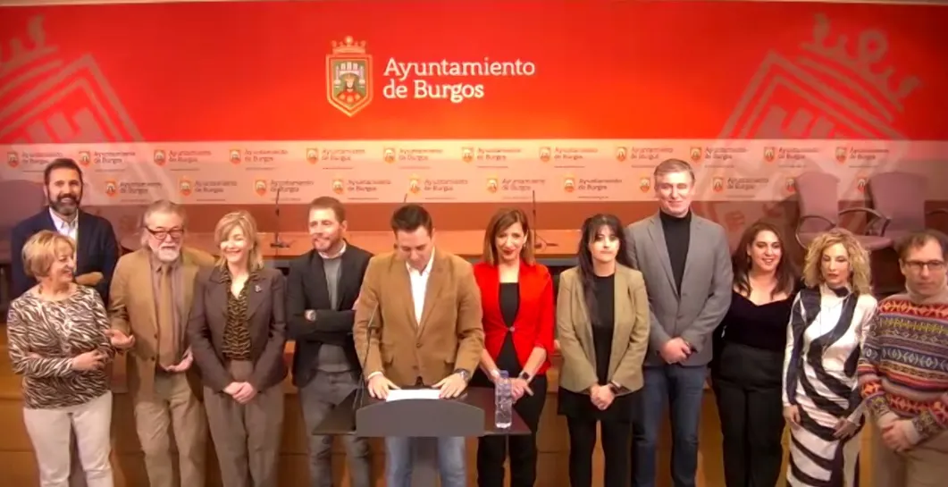 El grupo municipal socialista acusa a VOX de alejar al PP del centro político