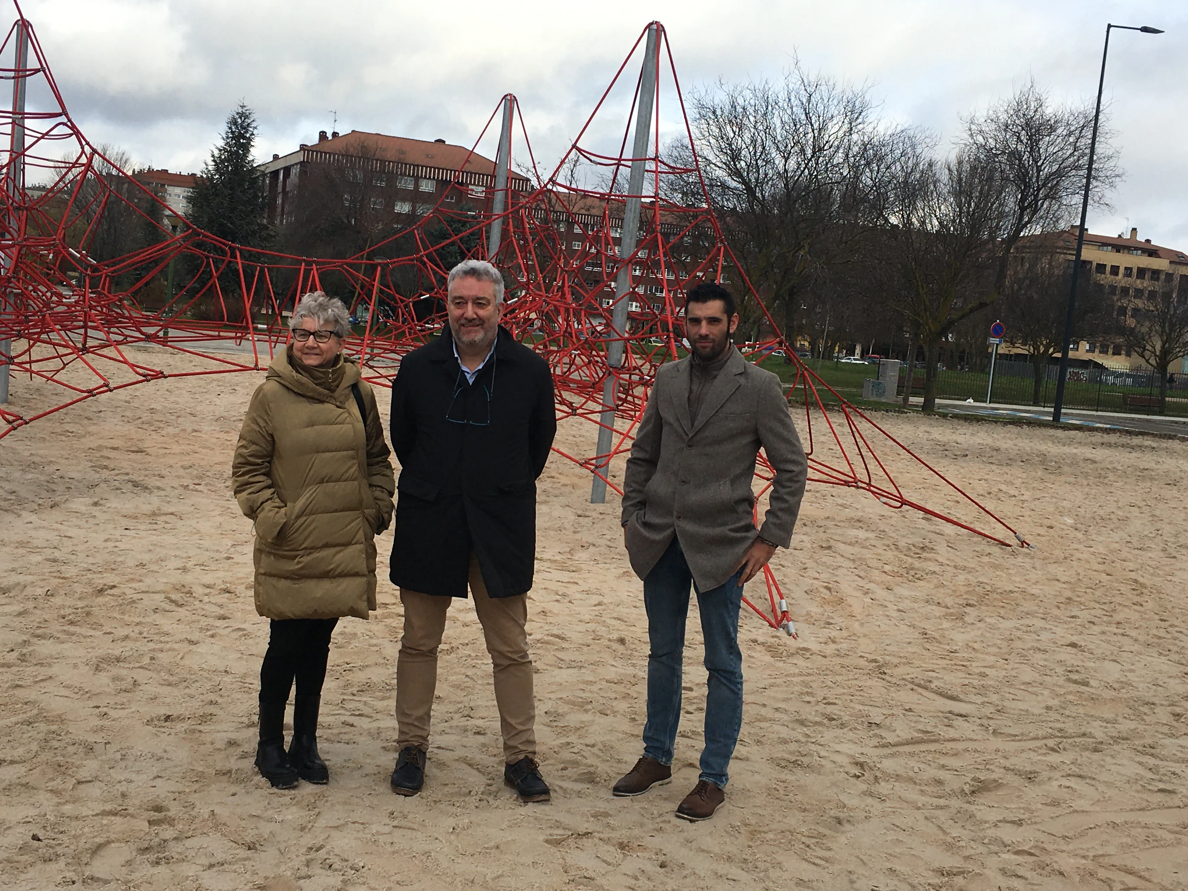 Burgos destina medio millón de euros al año para el mantenimiento de sus parques infantiles