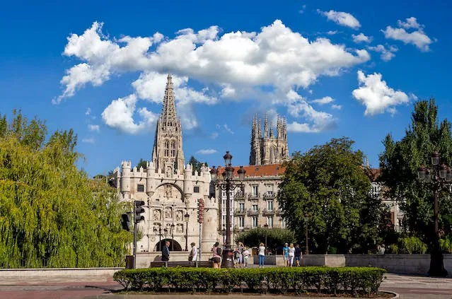 Sociedad y Vida Burgos: Visitas free tour, una fórmula económica para descubrir Burgos