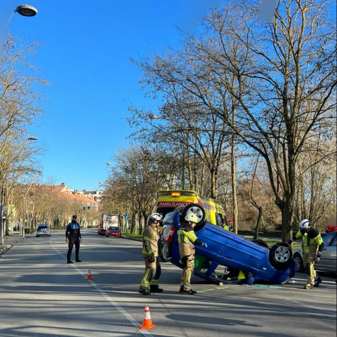 Herida una mujer tras el vuelco de su vehículo