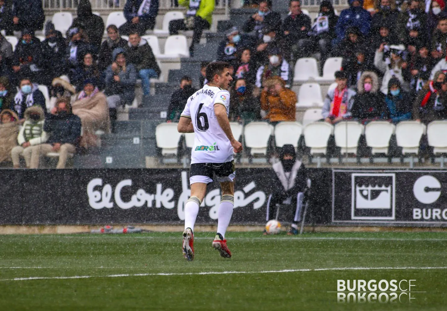 Fútbol Burgos: El jugador del Burgos CF, Raúl Navarro, operado con éxito de una lesión del cartílago de su rodilla derecha