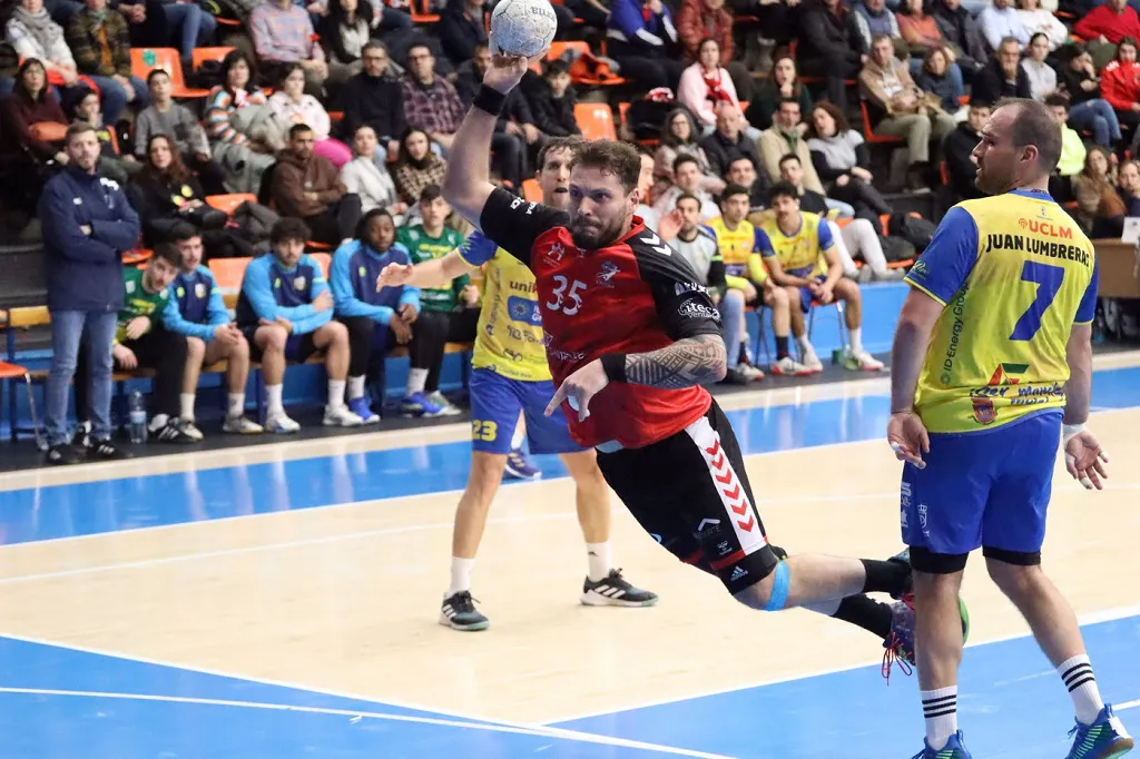 Empate que sabe a victoria del UBU San Pablo Burgos ante Ciudad Real (27-27)