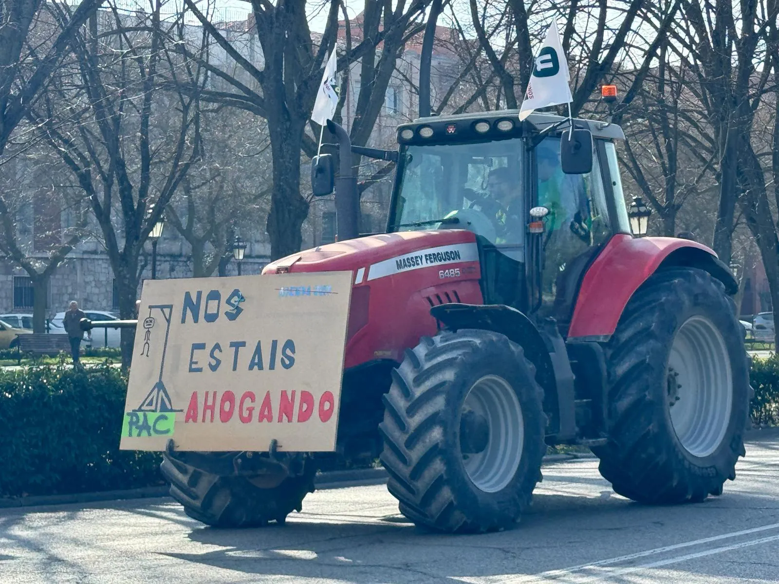 Foto 11 - Cerca de 1.600 tractores en la provincia de Burgos reivindican dignidad para el campo