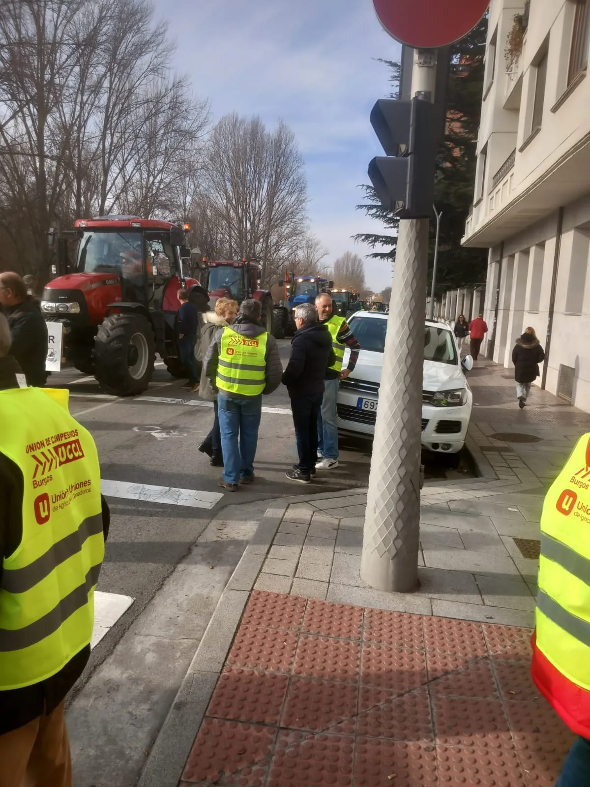 Foto 5 - Cerca de 1.600 tractores en la provincia de Burgos reivindican dignidad para el campo