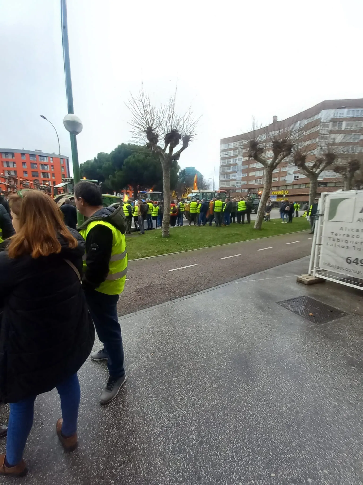 Foto 4 - Algo m&aacute;s de 200 de tractores vuelven a tomar las calles de Burgos. (Con galer&iacute;a de im&aacute;genes)