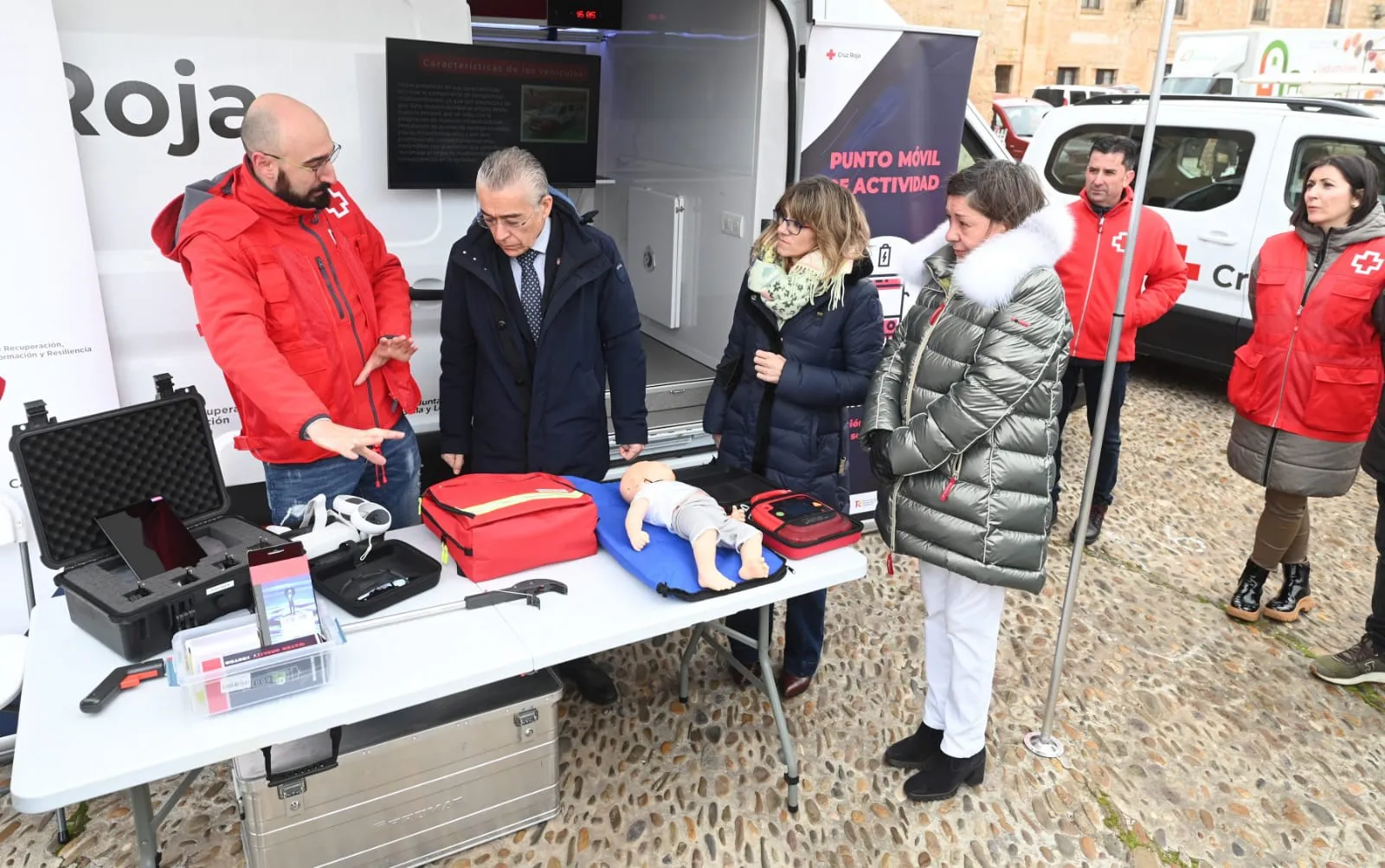 La Junta entrega tres vehículos asistenciales a Cruz Roja en Burgos destinados al medio rural