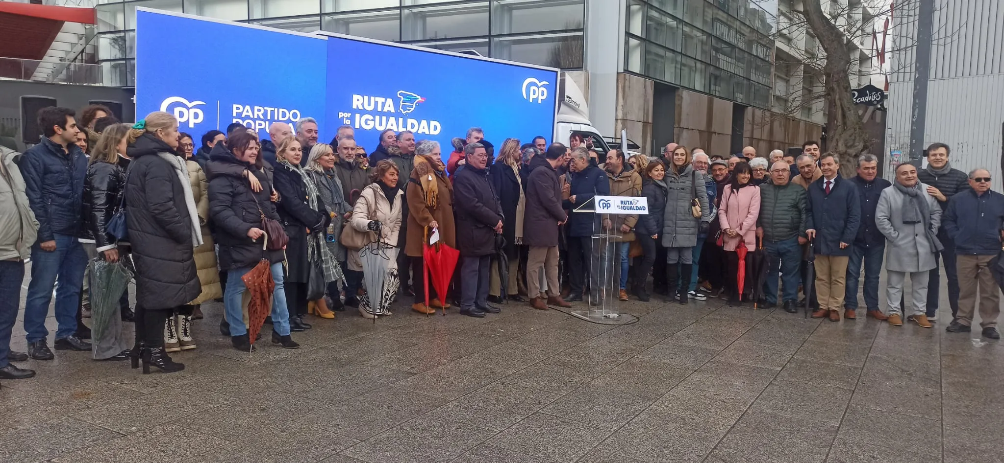 La caravana de la ‘Ruta por la igualdad’ del Partido Popular llega a Burgos