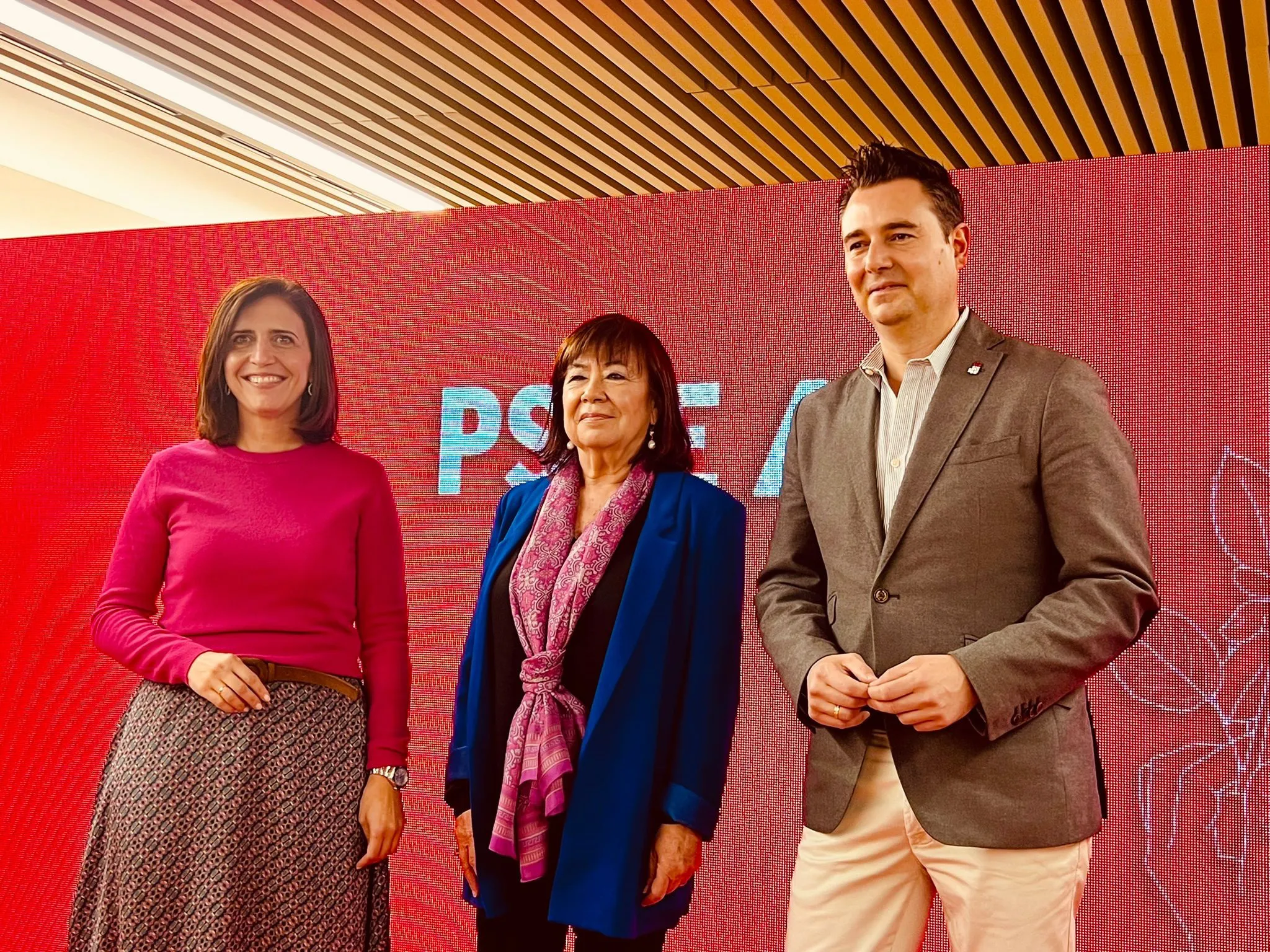 Narbona con socialistas históricos de Burgos