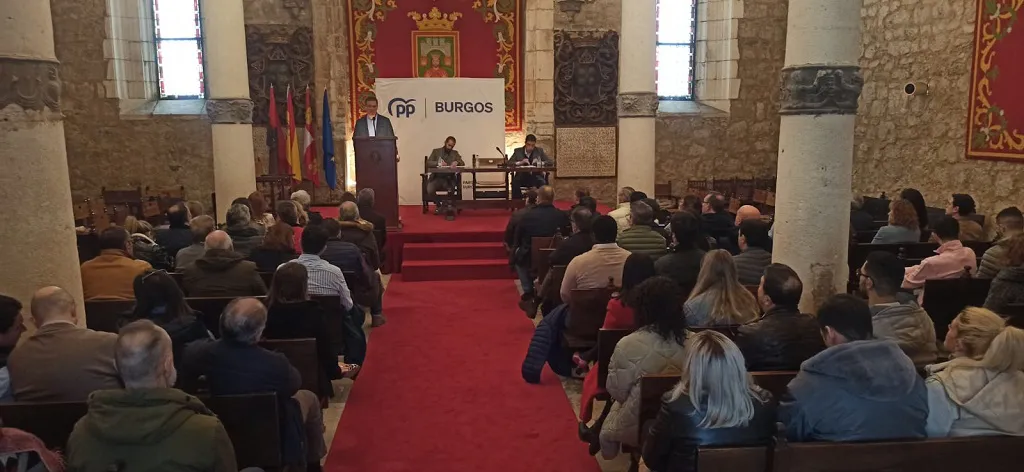 Suárez pide a Sánchez que adelante las elecciones ante un Gobierno débil y fallido