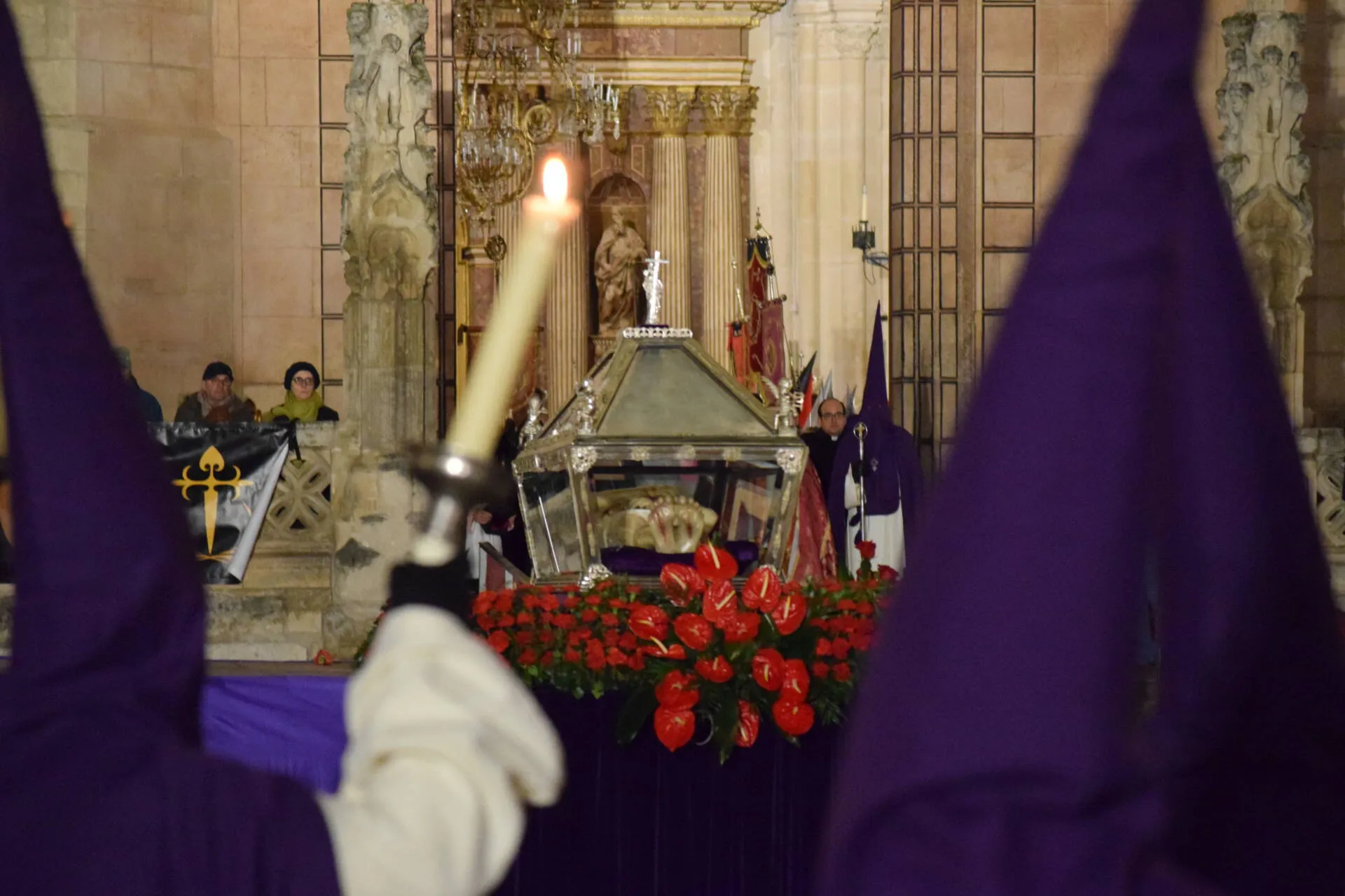 La lluvia disuelve la procesión del Santo Entierro