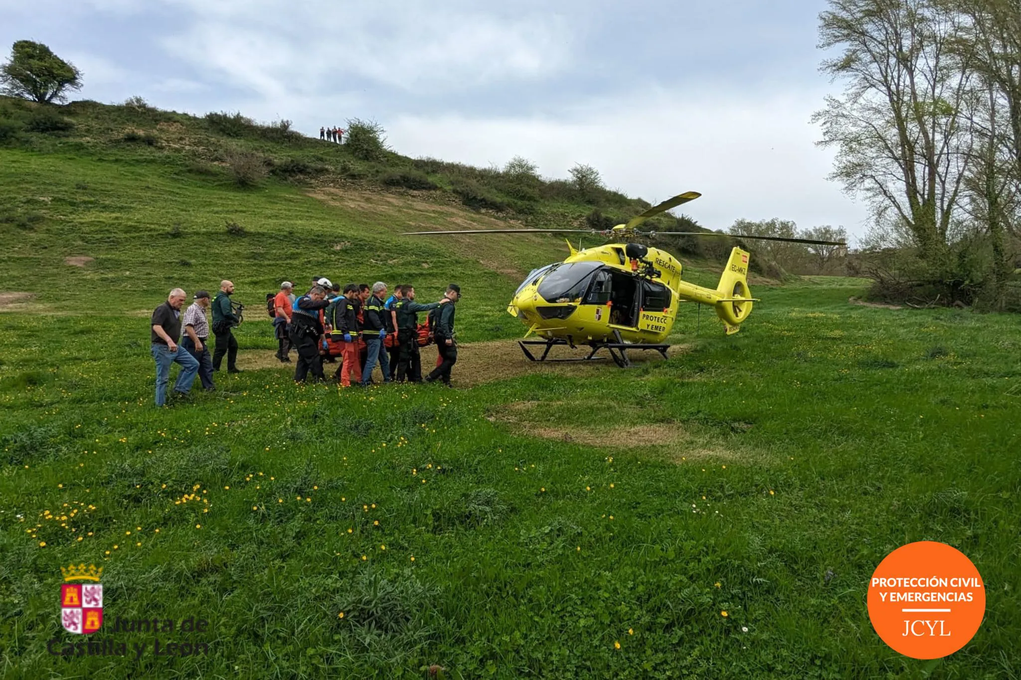 Herido un hombre de 67 años tras volcar con su tractor