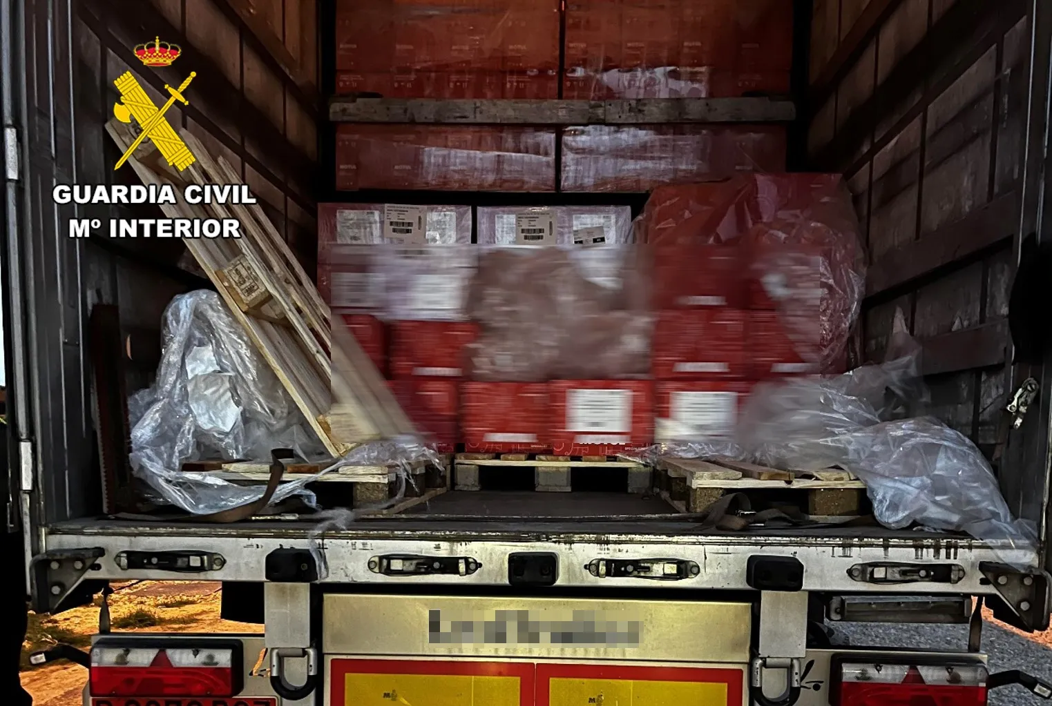 La Guardia Civil esclarece el robo de 3.200 litros de aceite de motor de altas prestaciones
