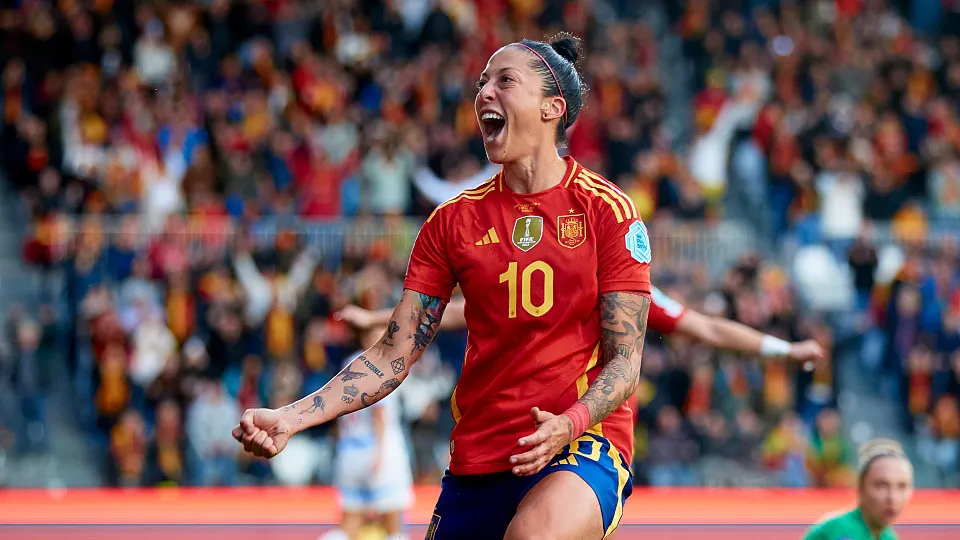 Burgos disfruta con el juego y los goles de España (3-1)