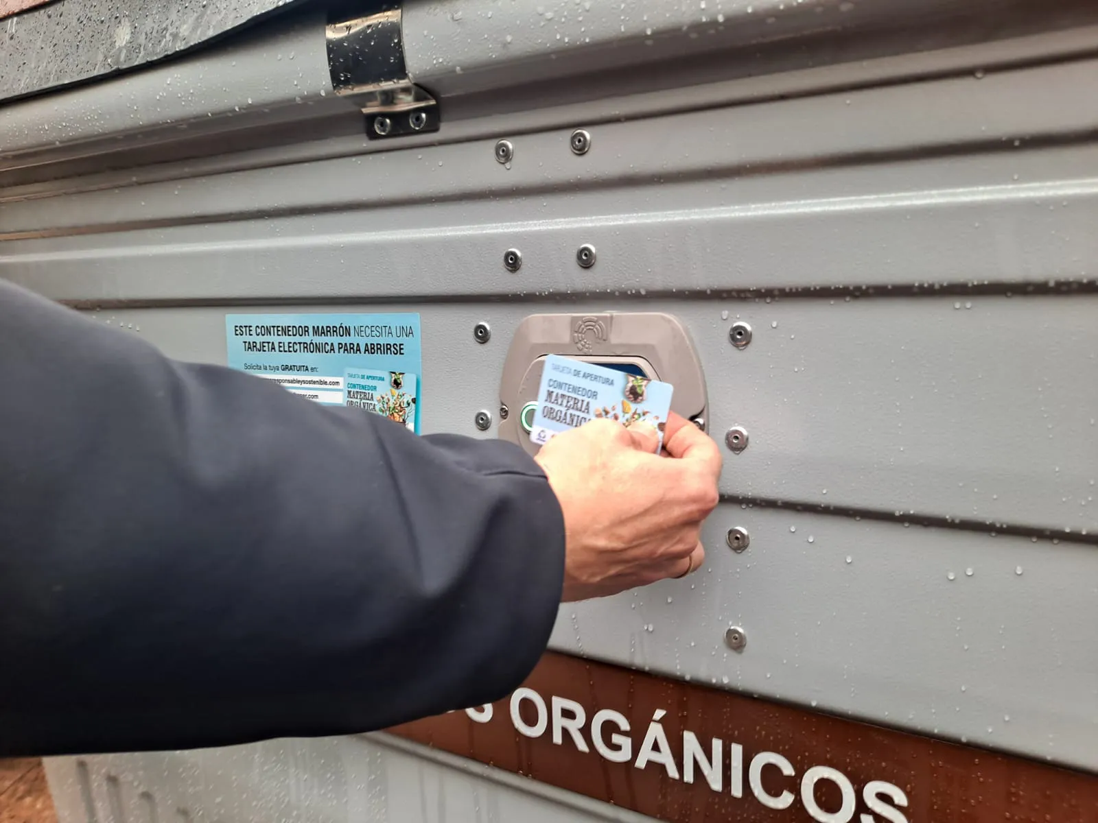 Las tarjetas del contenedor marrón se distribuirán en los centros cívicos desde el lunes