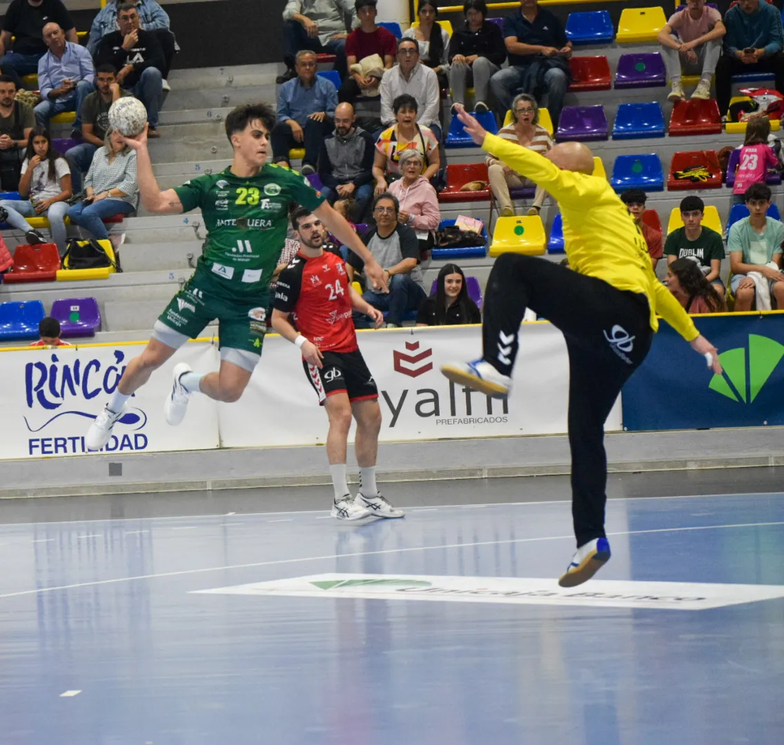 El UBU San Pablo Burgos no puede con Dólmenes Antequera en un encuentro clave para la clasificación (37-26)