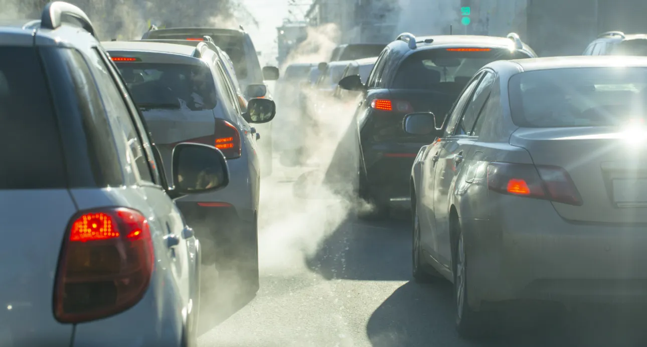 Sociedad y Vida Burgos: Tres de cada diez coches en Castilla y León se verían afectados si las ZBE incluyeran restricciones a los vehículos con etiqueta B