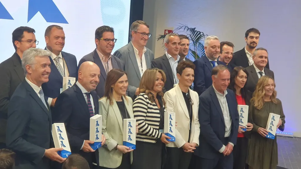 El Ayuntamiento de Burgos, premiado con tres Pajaritas Azules por la gestión en la recogida selectiva de papel y cartón