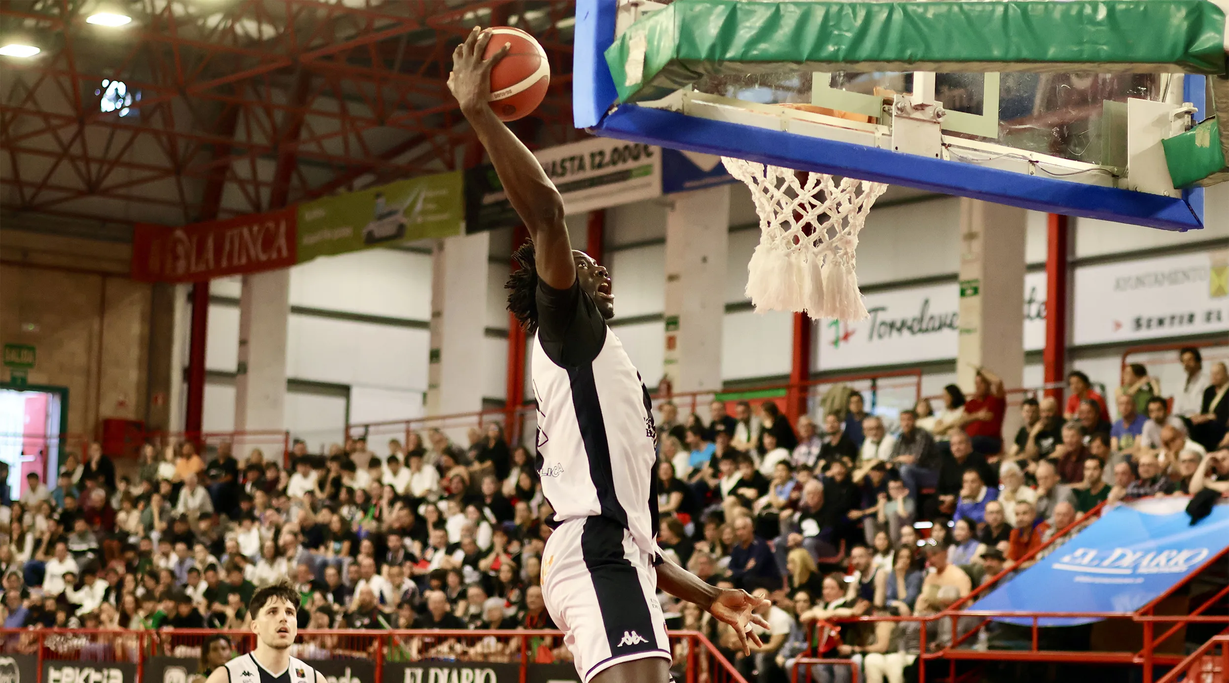 Baloncesto Burgos: Tizona Burgos suma 24 victorias frente a Torrelavega (67-94)