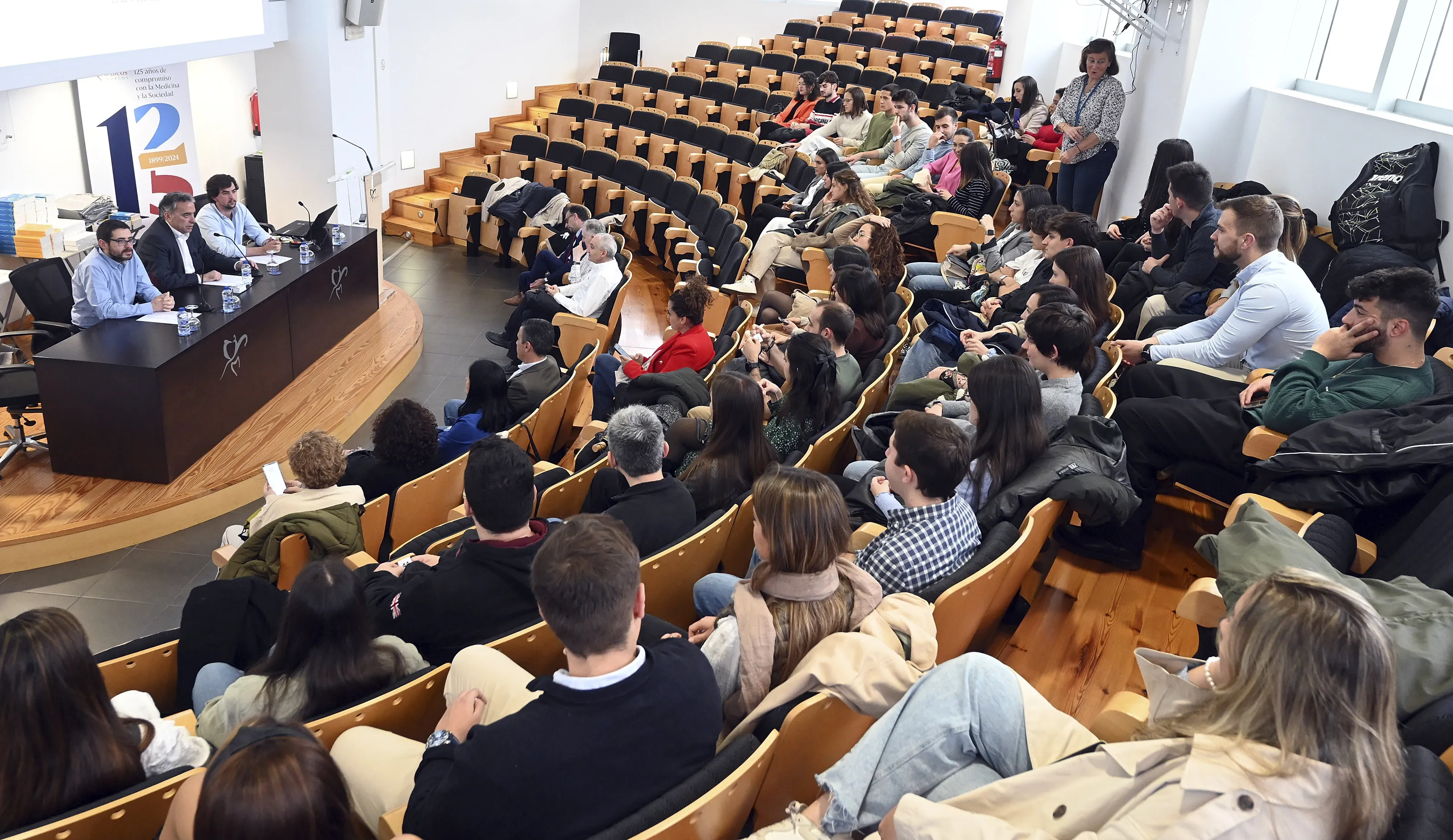 El Colegio de Médicos da la bienvenida a los nuevos Médicos Internos Residentes (MIR)