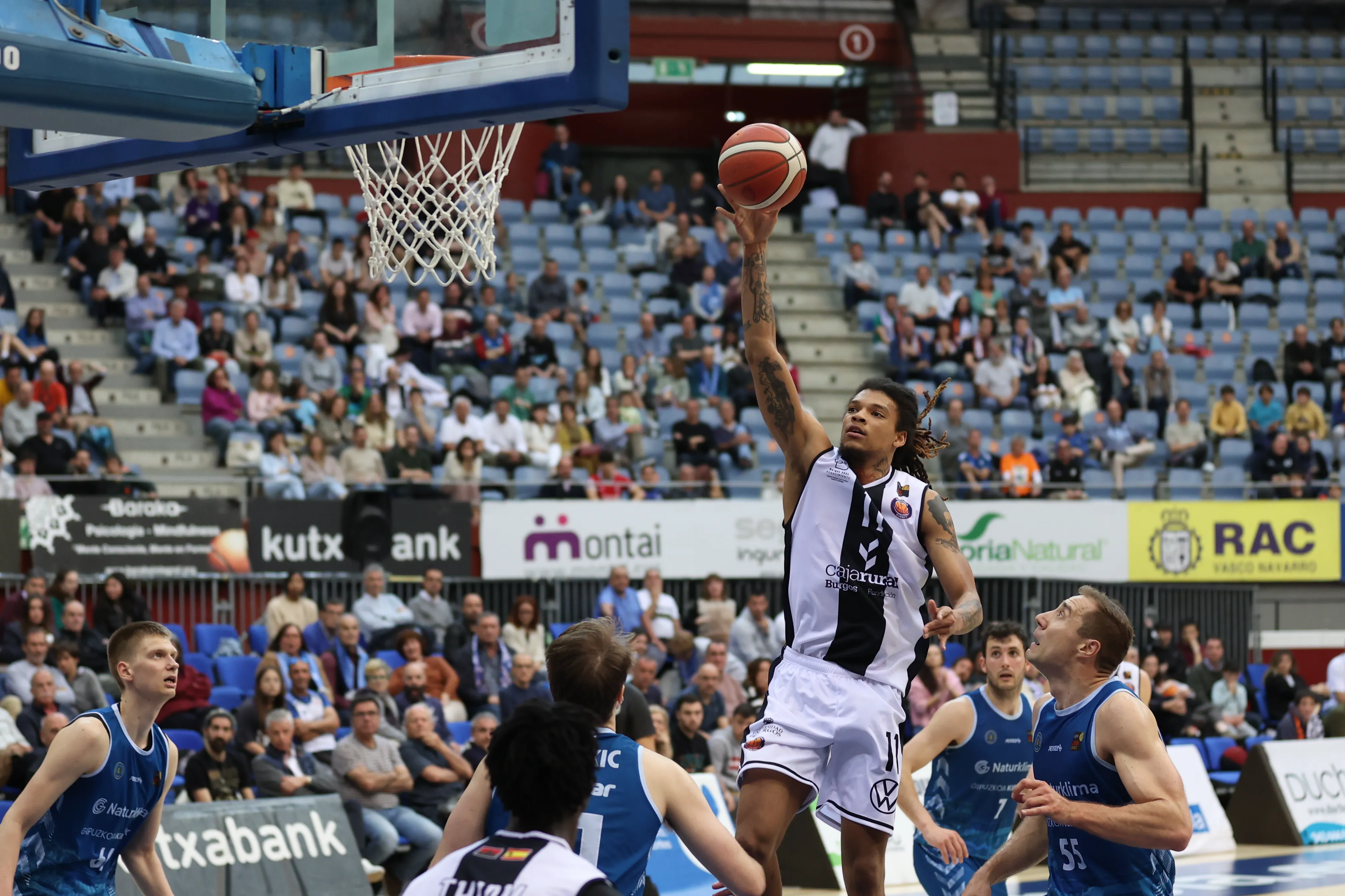 Baloncesto Burgos: El Grupo Ureta Tizona Burgos consigue el segundo punto de la eliminatoria (77-87)