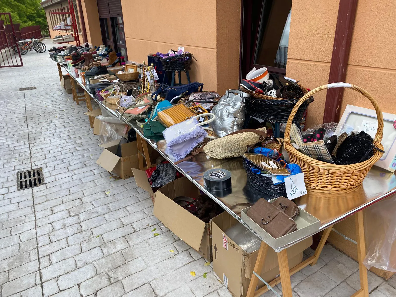 APACE inaugura su rastrillo solidario en beneficio de la Asociación
