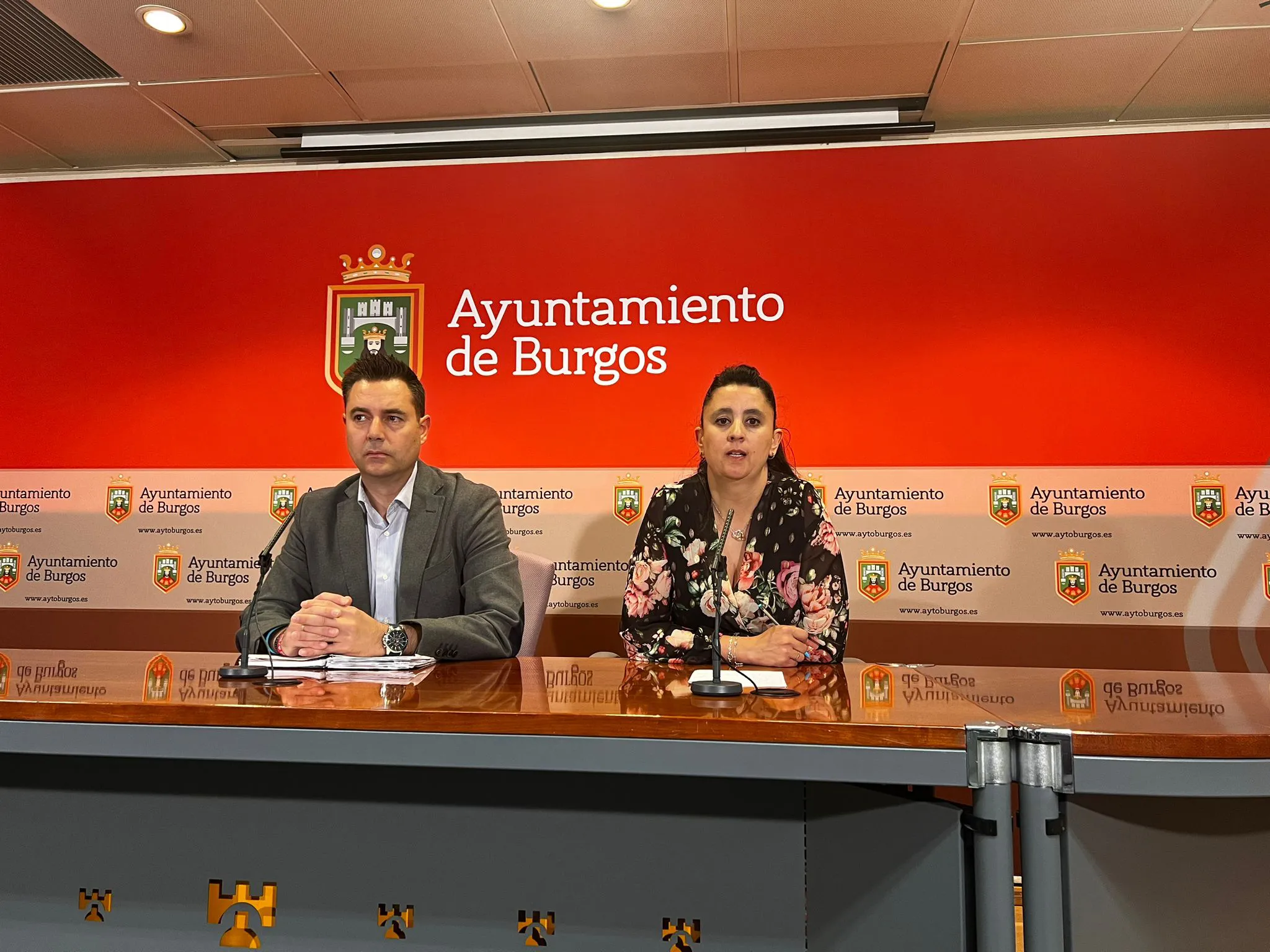 El PSOE acusa a la popular Álvarez de no hacer su trabajo y no facilitar las bases de las subvenciones de los barrios
