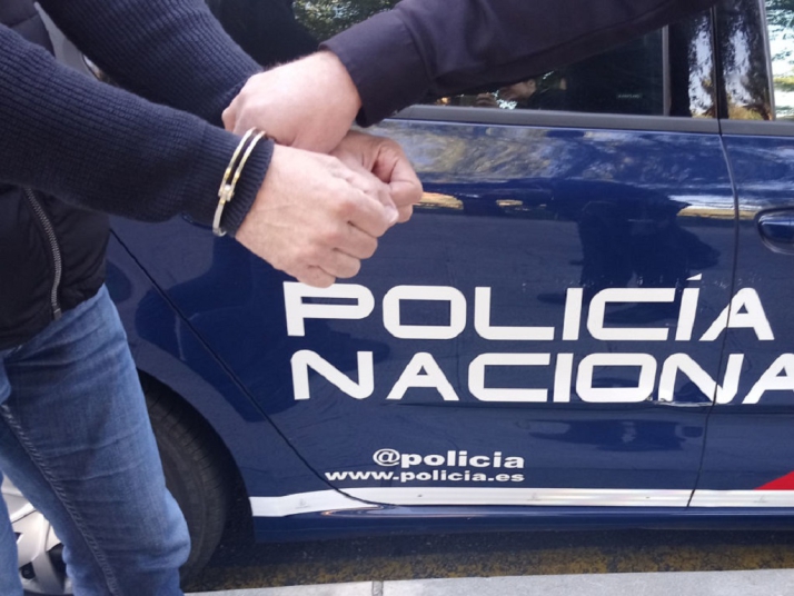 Detenidos dos jóvenes por propinar una paliza a un tercero en las Llanas que le provocó fracturas