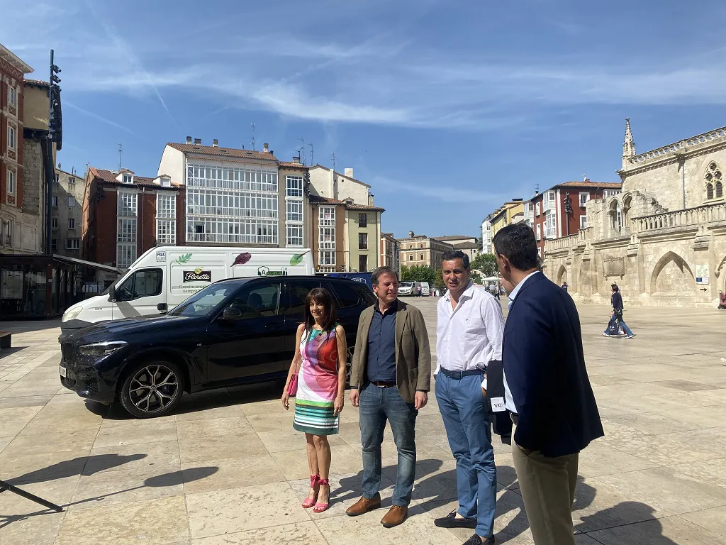 Raúl de la Hoz (PP): Sánchez saca en un mitin a su mujer al más puro estilo de Isabel Pantoja