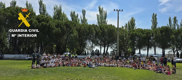 500 escolares asisten en Roa a una exhibición de la Guardia Civil