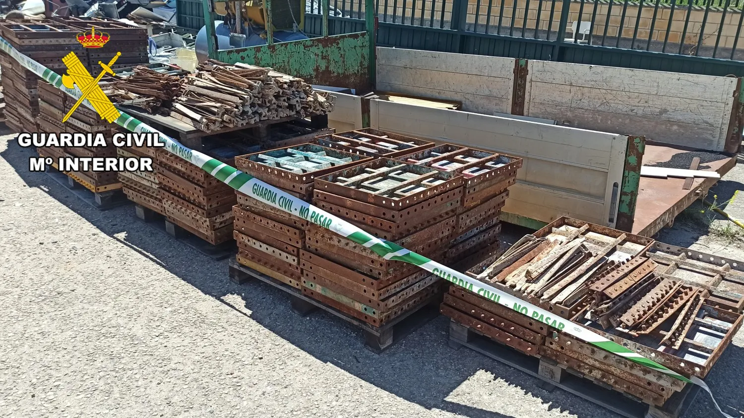 La Guardia Civil detiene a dos personas por dos hurtos de material de obra y alcantarillado