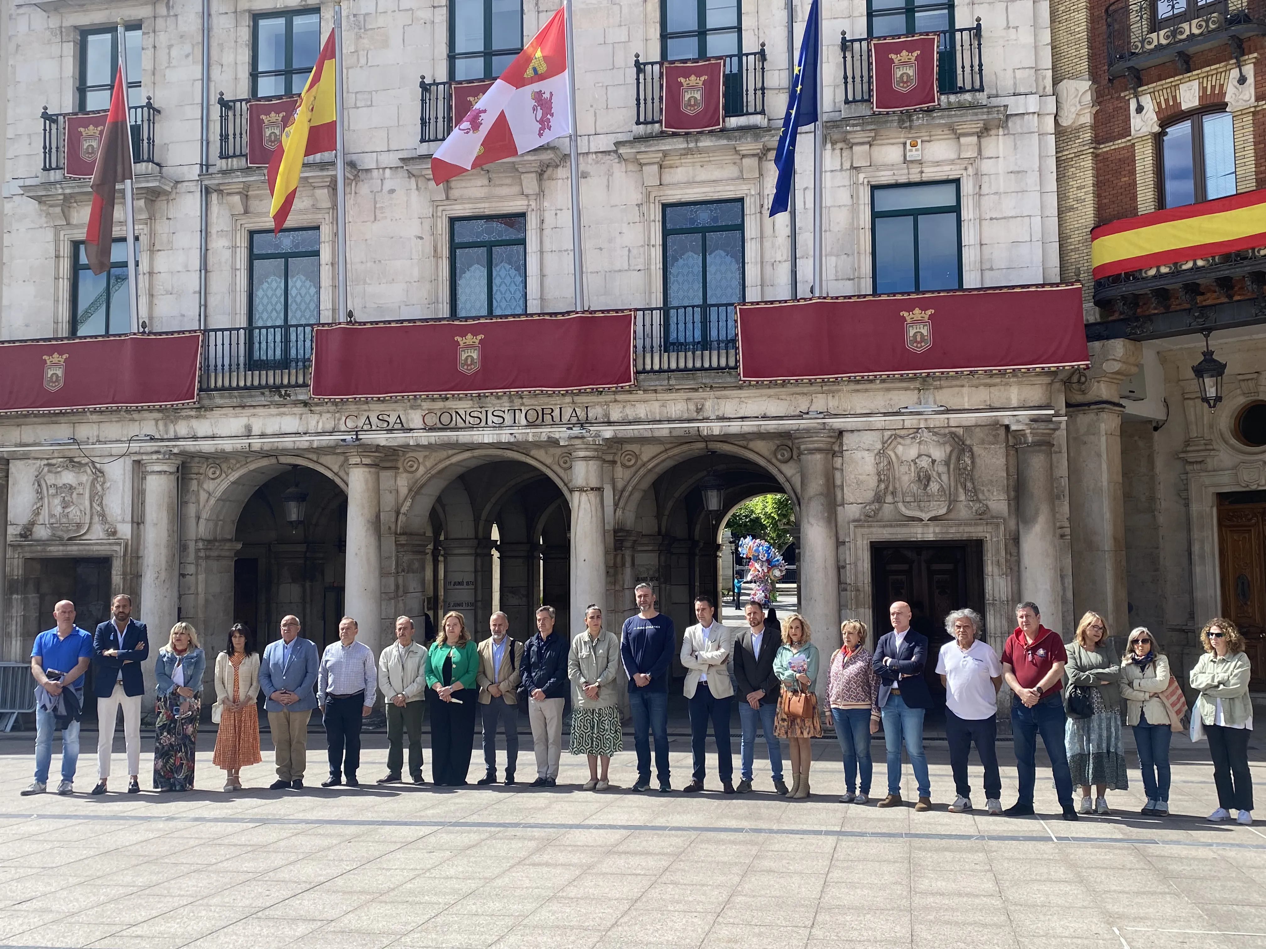 Minuto de silencio en repulsa de la violencia de género