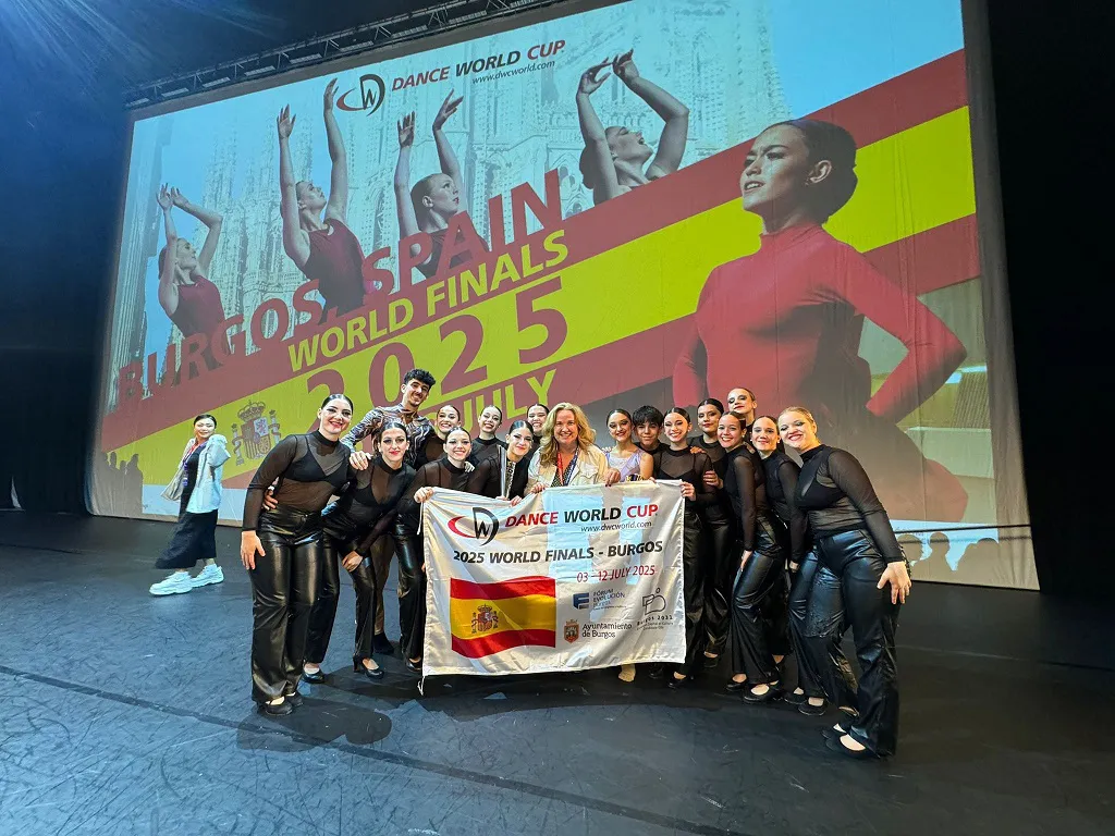 La alcaldesa de Burgos recoge en Praga el testigo de la Dance World Cup