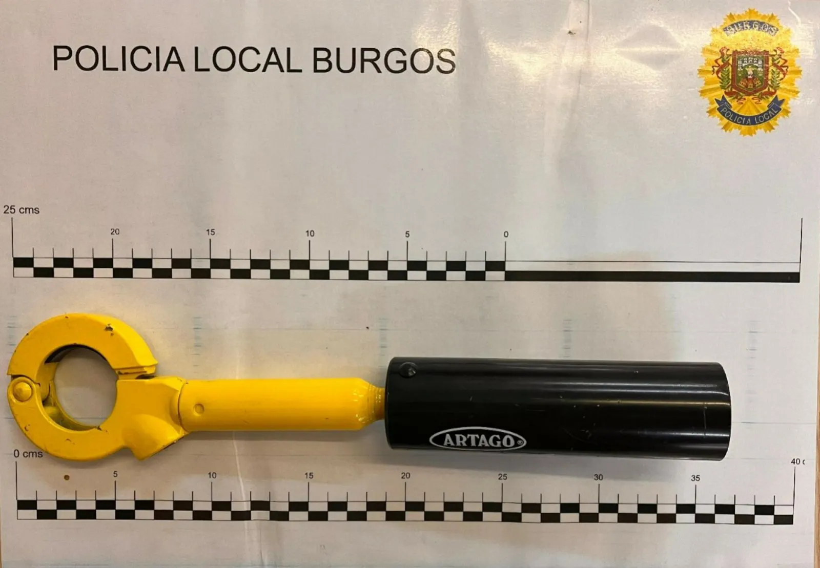 Exhibe un objeto peligroso como demostración de fuerza tras un accidente de tráfico