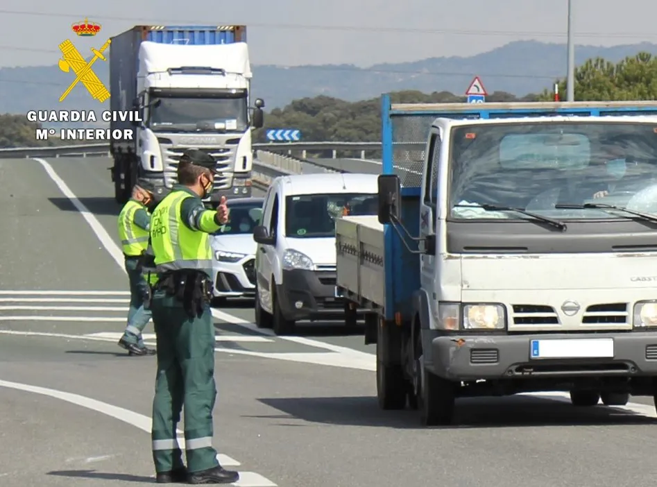 Una colisión entre camiones provoca retenciones en la A-62
