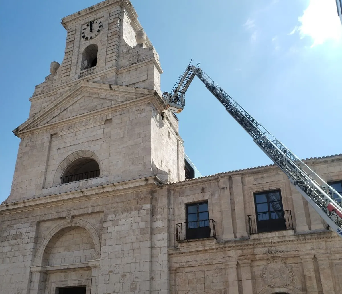 Dispositivo especial para labores de limpieza en altura en el Monasterio de San Juan de Burgos
